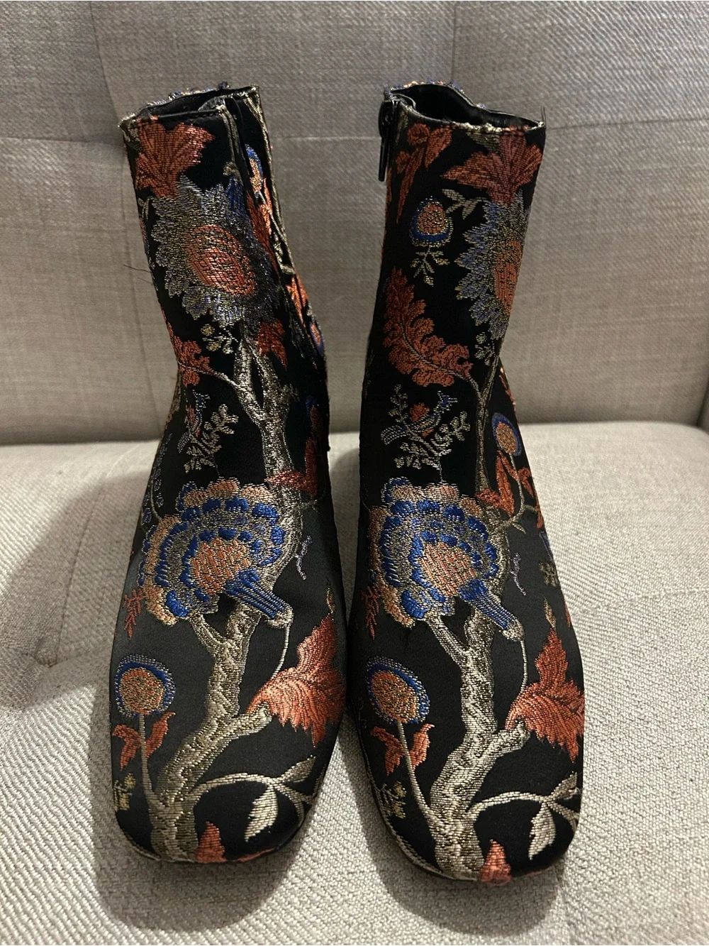 Urban Outfitters Black Embroidered Floral Brocade Ankle Boots Boho, Size 8